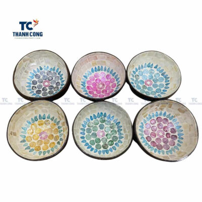 Coconut bowls with flower shape mosaic