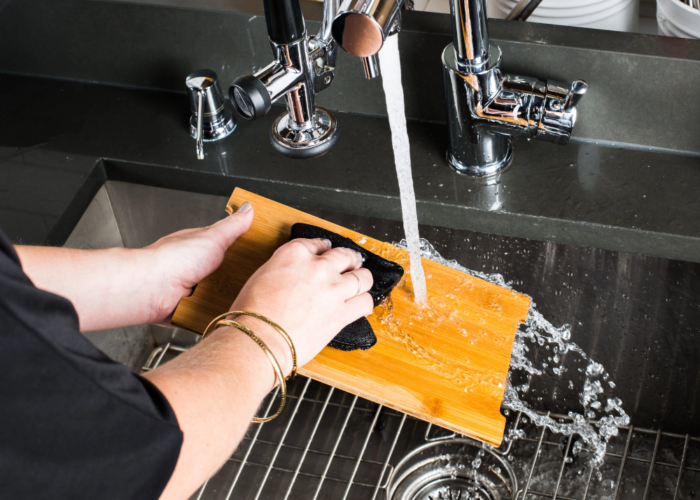 How to clean a bamboo tray