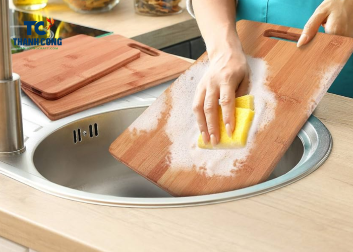 How to clean bamboo cutting board