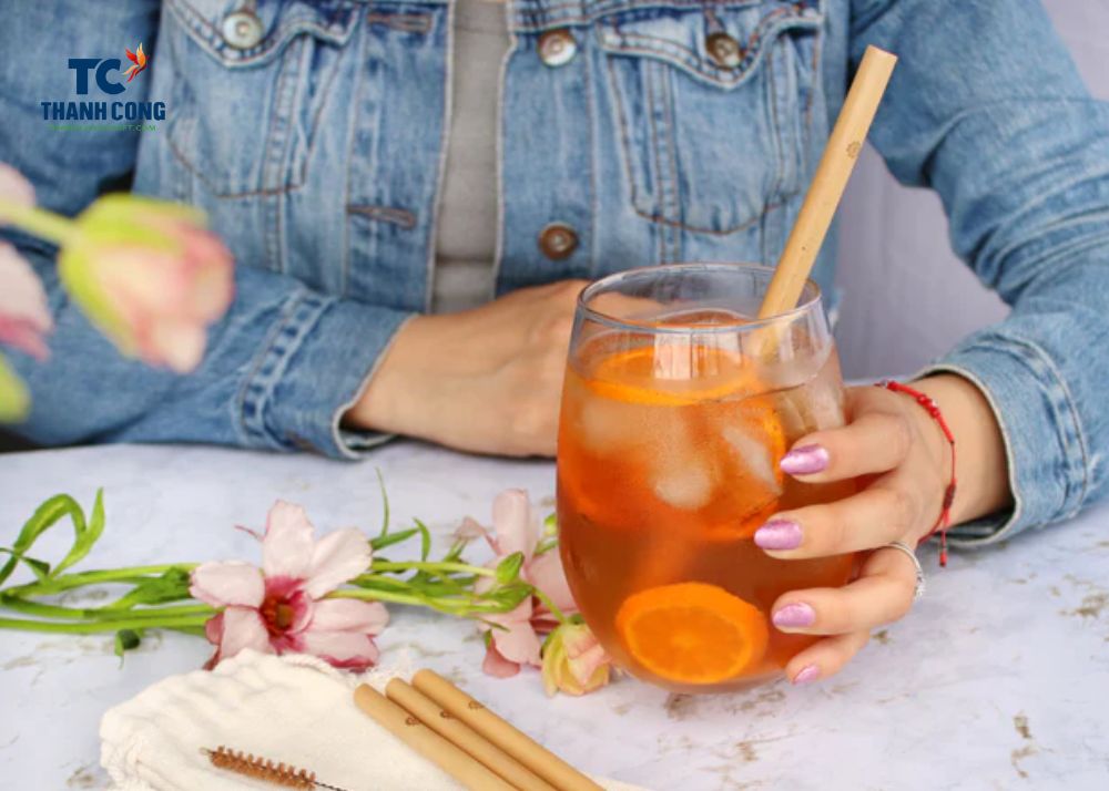 Cocktail Straws: The Pros and Cons of Different Straws