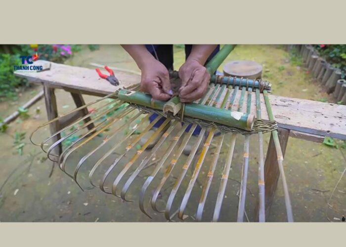 How to make a bamboo rake