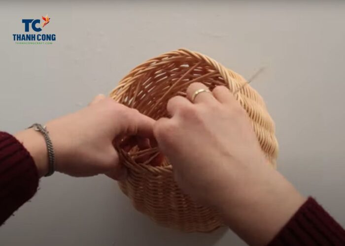 How to make a rattan basket step by step