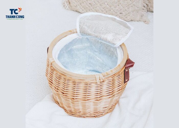 How to clean an old wicker picnic basket