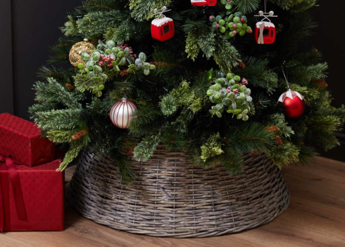 How to make a wicker Christmas tree skirt using a basket