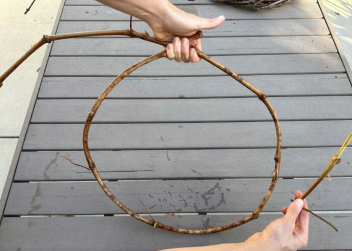 How to make a grapevine wreath step by step
