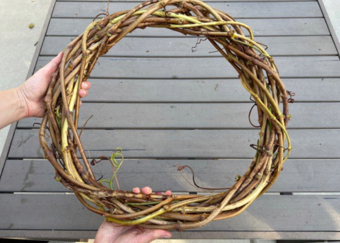 How to make a grapevine wreath step by step