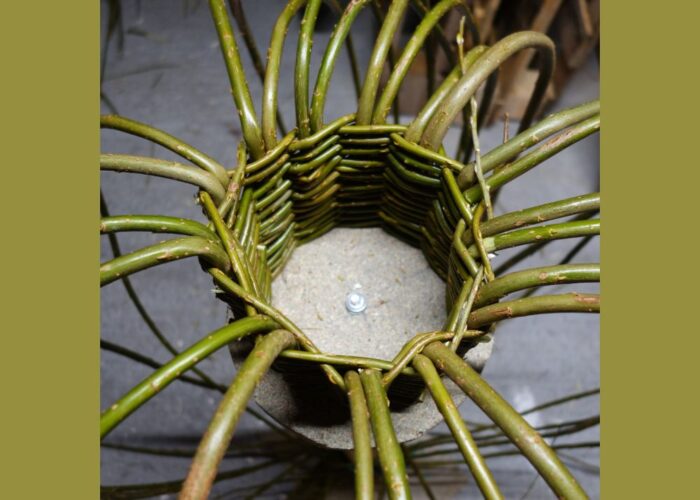 How to make a willow lobster pot