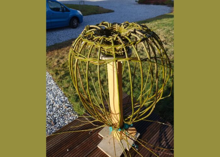 How to make a willow lobster pot