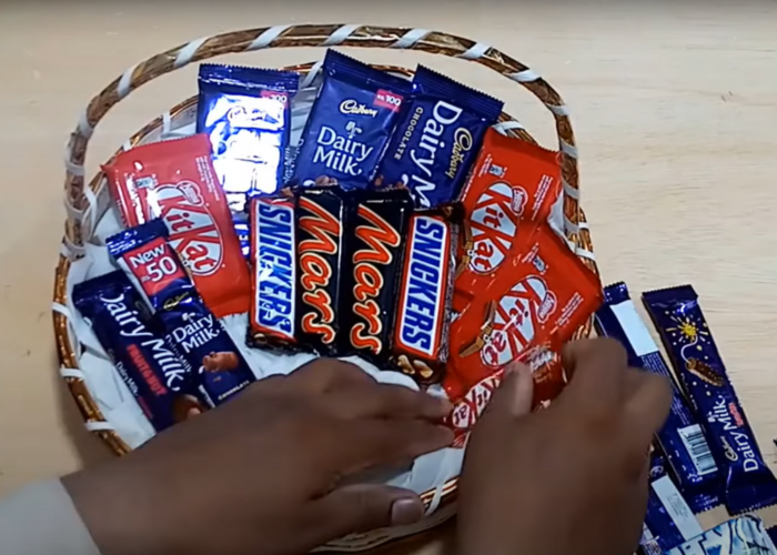 How to decorate chocolate basket