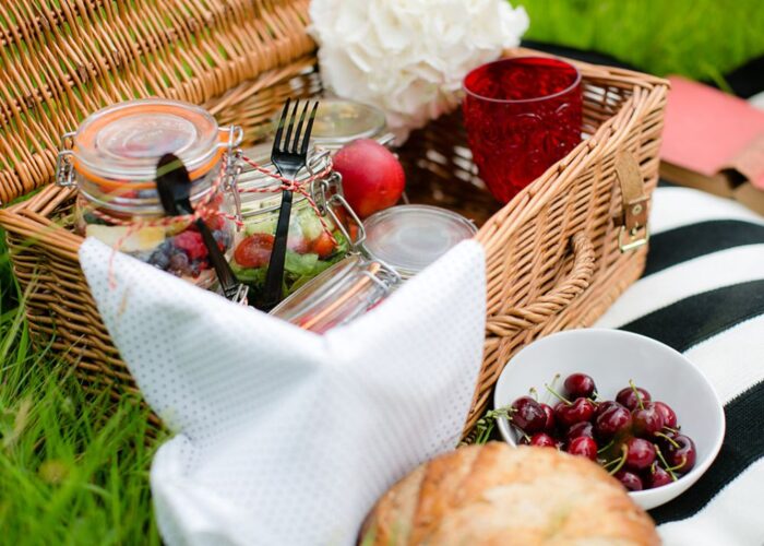 How and what to pack in a picnic basket