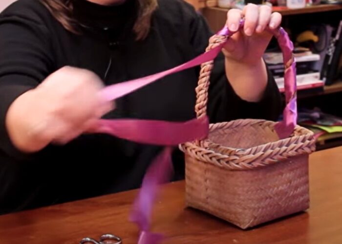 how to decorate a wicker basket with ribbon
