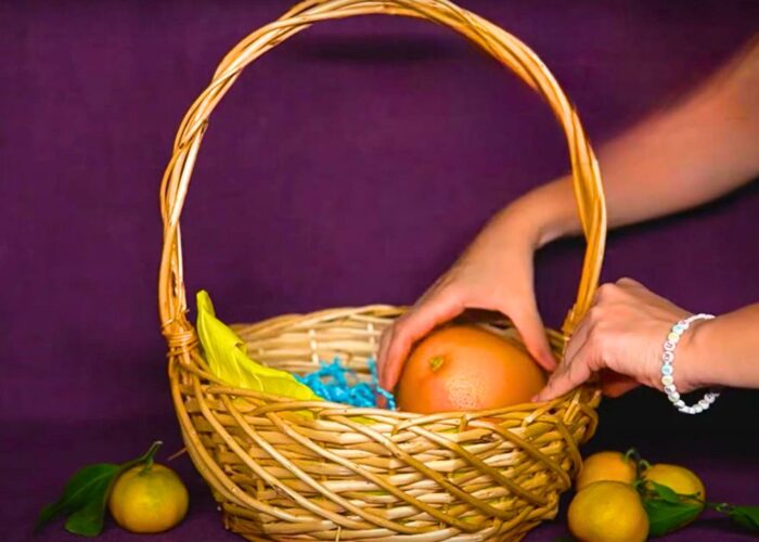 How to make a fruit basket at home