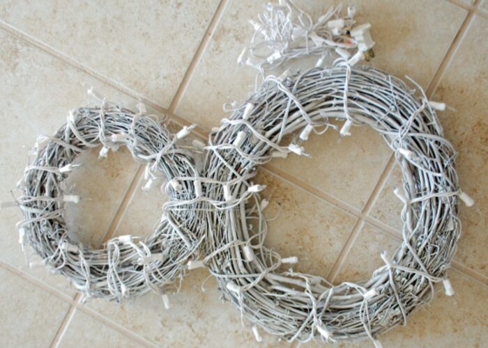 How to make a simple DIY grapevine snowman wreath How to make a simple DIY grapevine snowman wreath