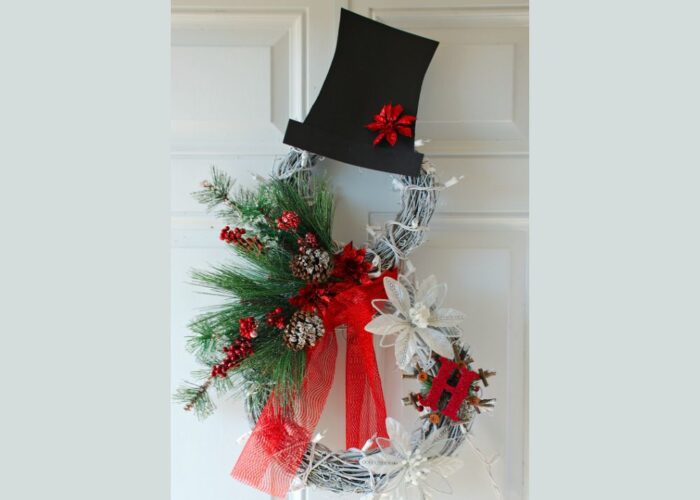 How to make a simple DIY grapevine snowman wreath