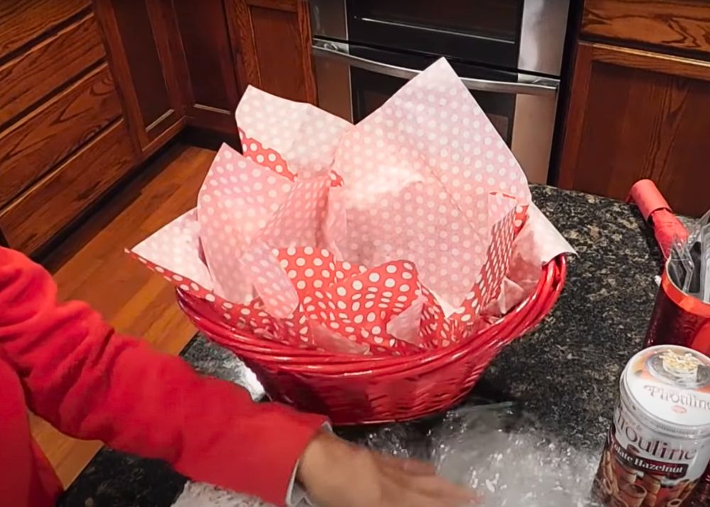 How to make a valentine basket for her and him?