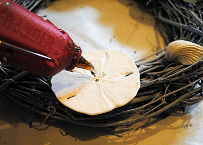 How to make a grapevine seashell wreath How to make a grapevine seashell wreath