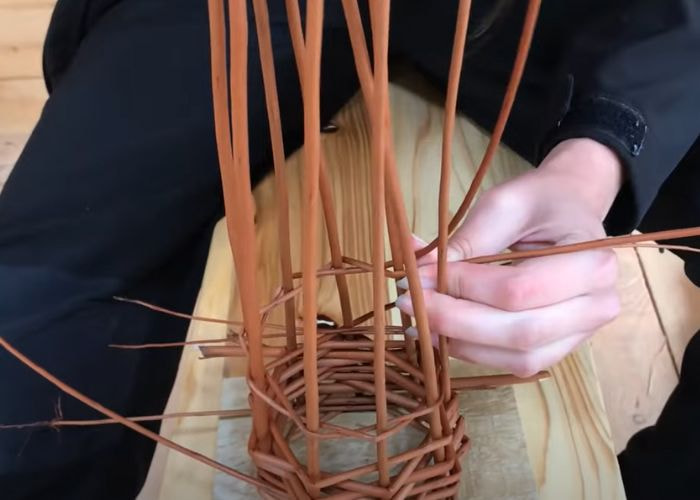 how to make a willow bird feeder