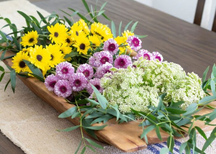 How to decorate a wooden dough bowl? Spring- inspired themes and motifs: Floral Arrangements and Bouquets, Pastel Colors and Delicate Accents, Seasonal Motifs such as Butterflies, Birds, or Easter Eggs