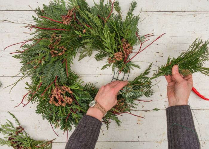 How to Make a Pinecone Garland for Christmas