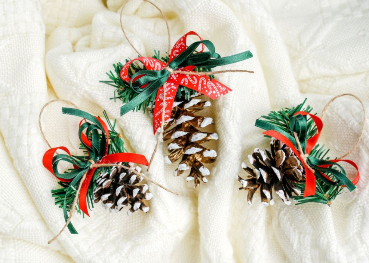 Using Pine Cones Christmas Ornaments 48 Amazing DIY Pine Cone Crafts