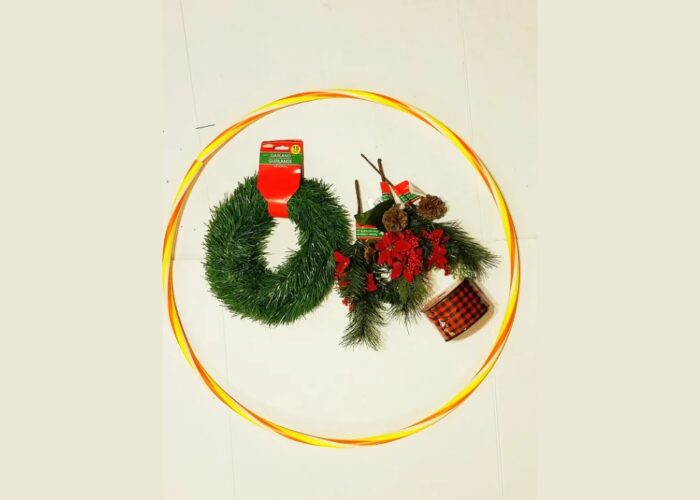How to make a DIY Christmas hula hoop wreath step by step