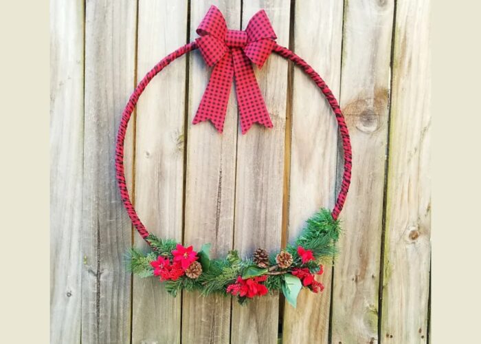 How to make a DIY Christmas hula hoop wreath step by step
