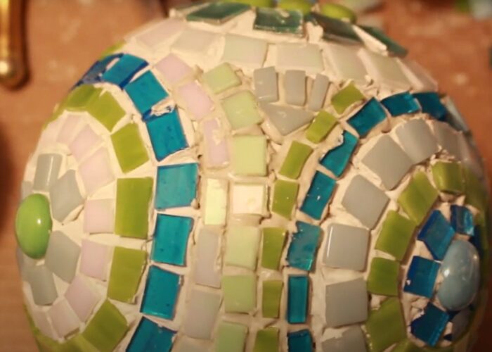 How to make mosaic garden gazing balls with bowling balls How to make mosaic garden gazing balls with bowling balls