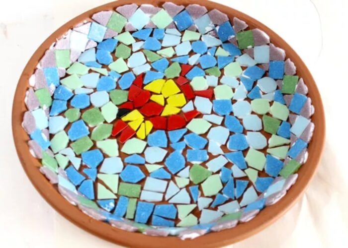How to mosaic a concrete bird bath DIY
