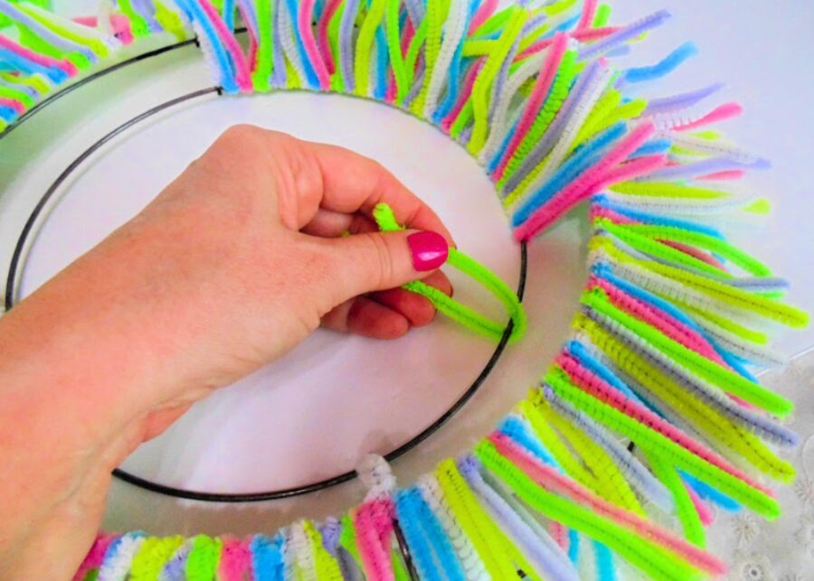 How To Make A Wreath With Pipe Cleaners How To Make A Wreath With Pipe Cleaners