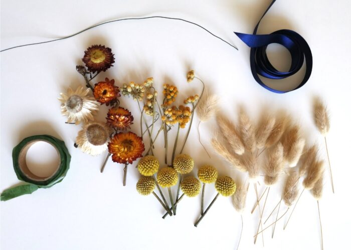 How to make a dried flower hoop wreath