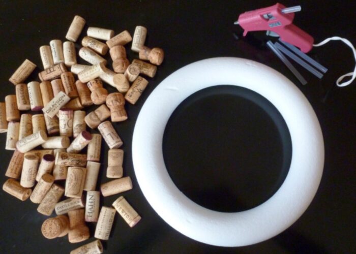 How to make a spiral wine cork wreath