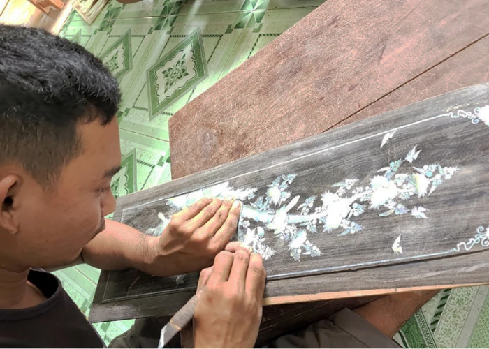 Process of making mother-of-pearl painting