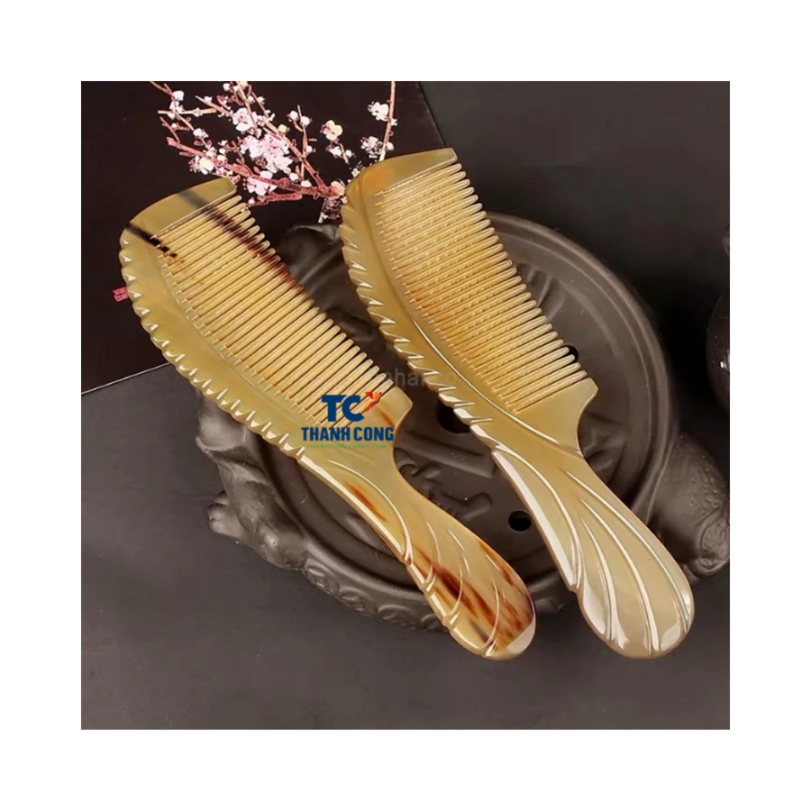 Beige horn comb with handle (TCLSHC-9005)