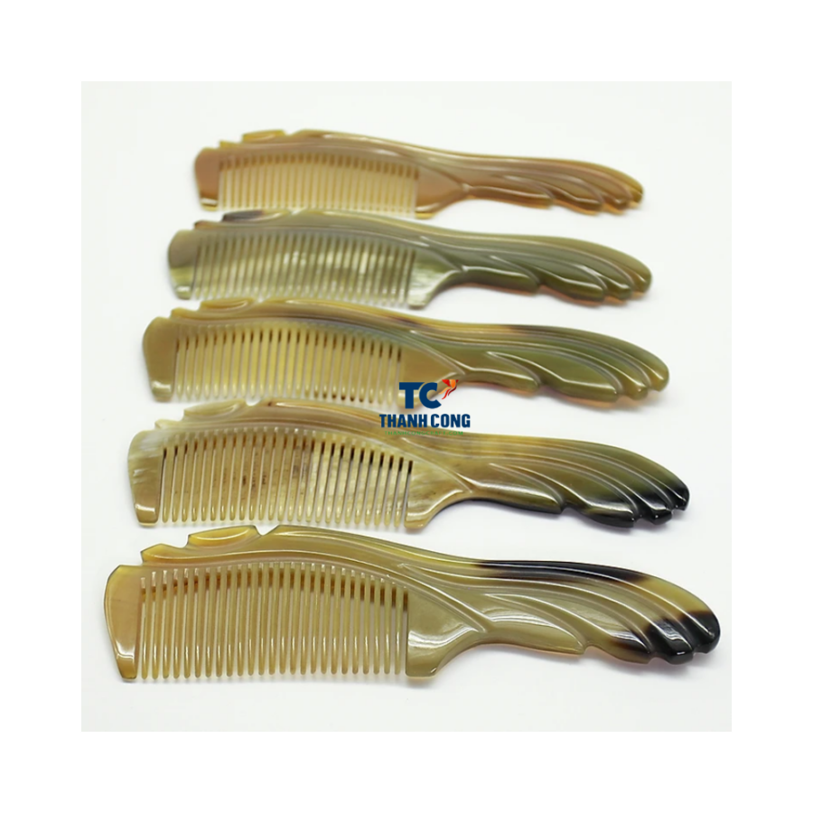 Light Brown Horn Comb With Curved Handle (TCLSHC-9014)