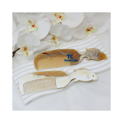 Natural Horn Comb With Fish Shaped Handle (TCLSHC-9015)