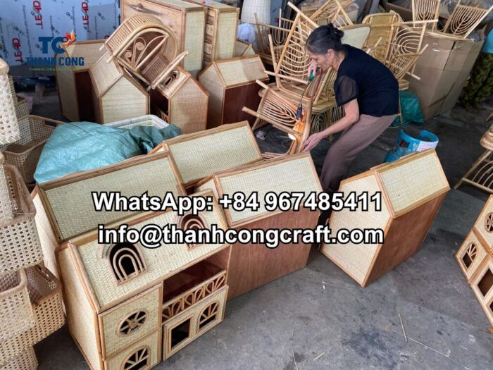 dollhouse manufacturer