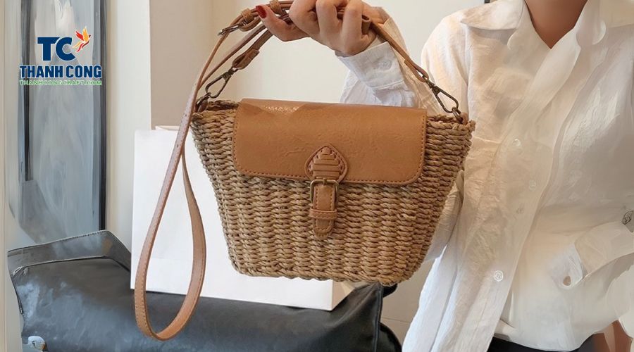 Seagrass Clutch with Flap Cover