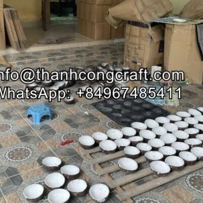 The coconut bowl after being polished and painted is dried