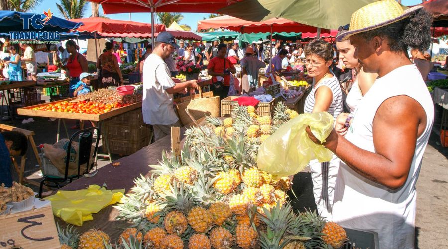 tourist shopping souvenir